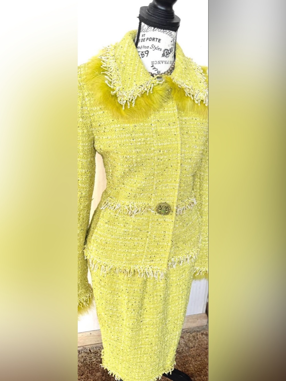 St. John couture skirt suit with REAL POCKETS! Subtle sparkle. - Picture 3 of 3